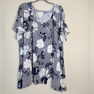 Blue and White flowered blouse, Plus size 30/32, swoop neck